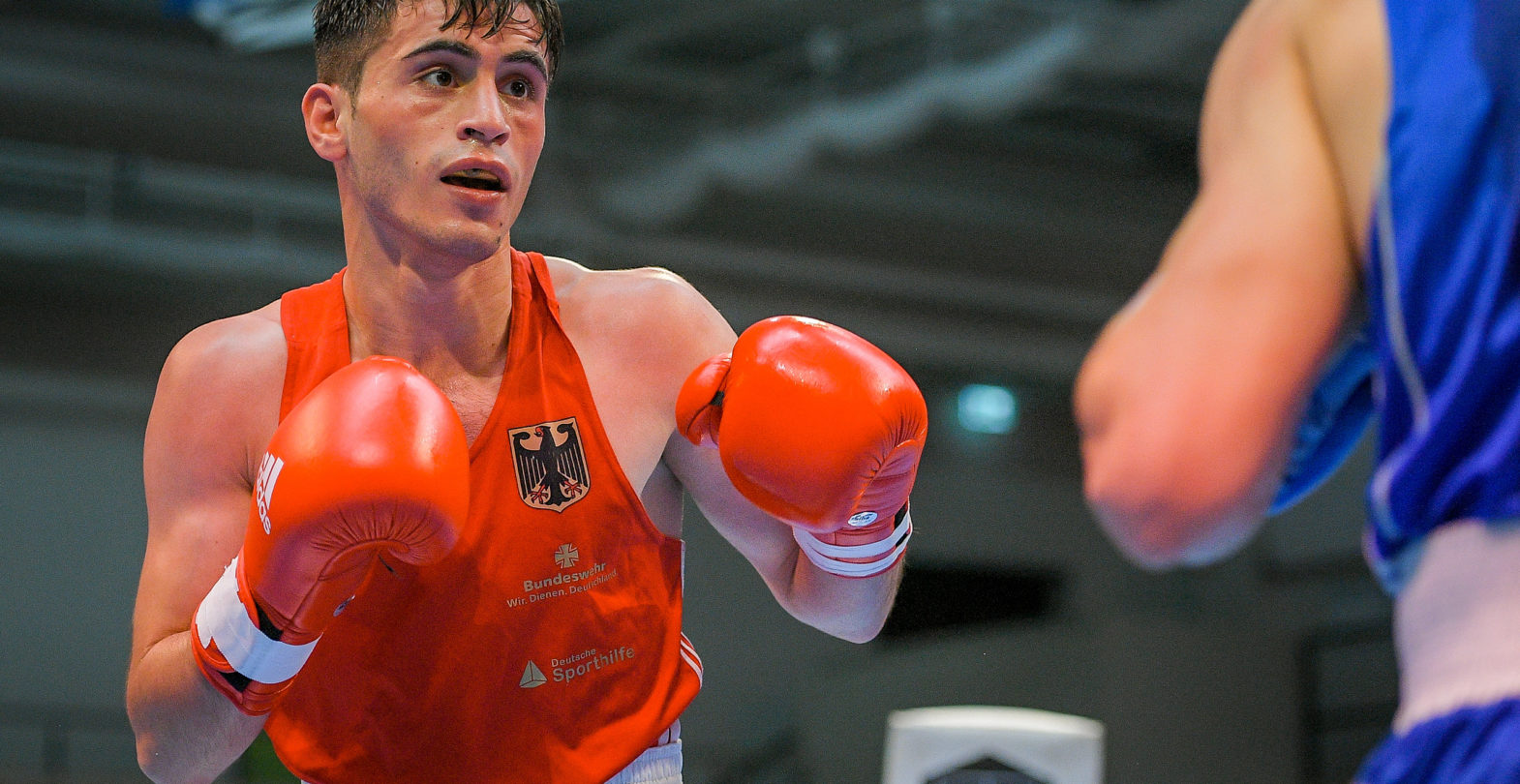 Boxer Murat Yildirim im Kampf gegen Mihail Cvasiuc.